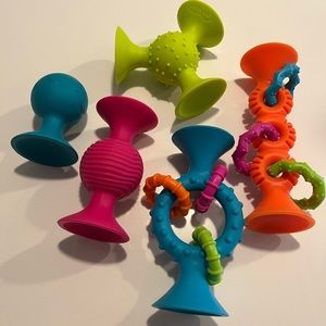 Fat Brain Toys PipSquigz 5 Piece Toy Set